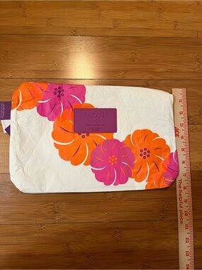 Aloha collection Hawaiian Airlines collaboration med pouch